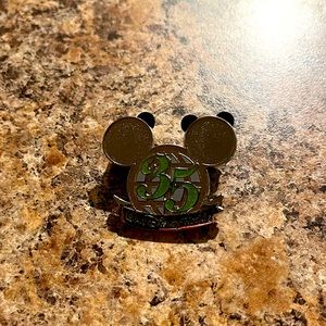 Walt Disney World 2008 35th Anniversary Mickey Pin